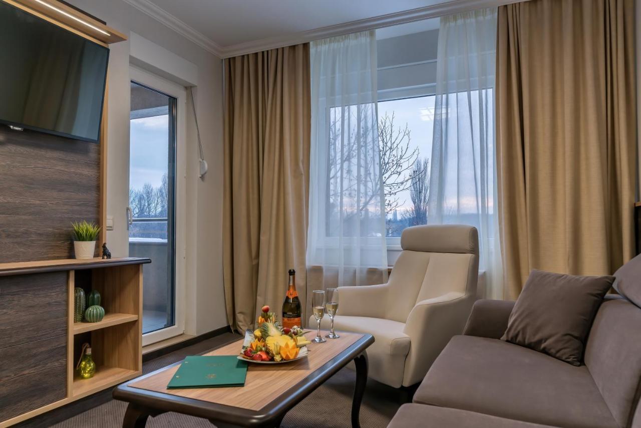 Hotel Zoo Sofia - Secured Paid Parking מראה חיצוני תמונה
