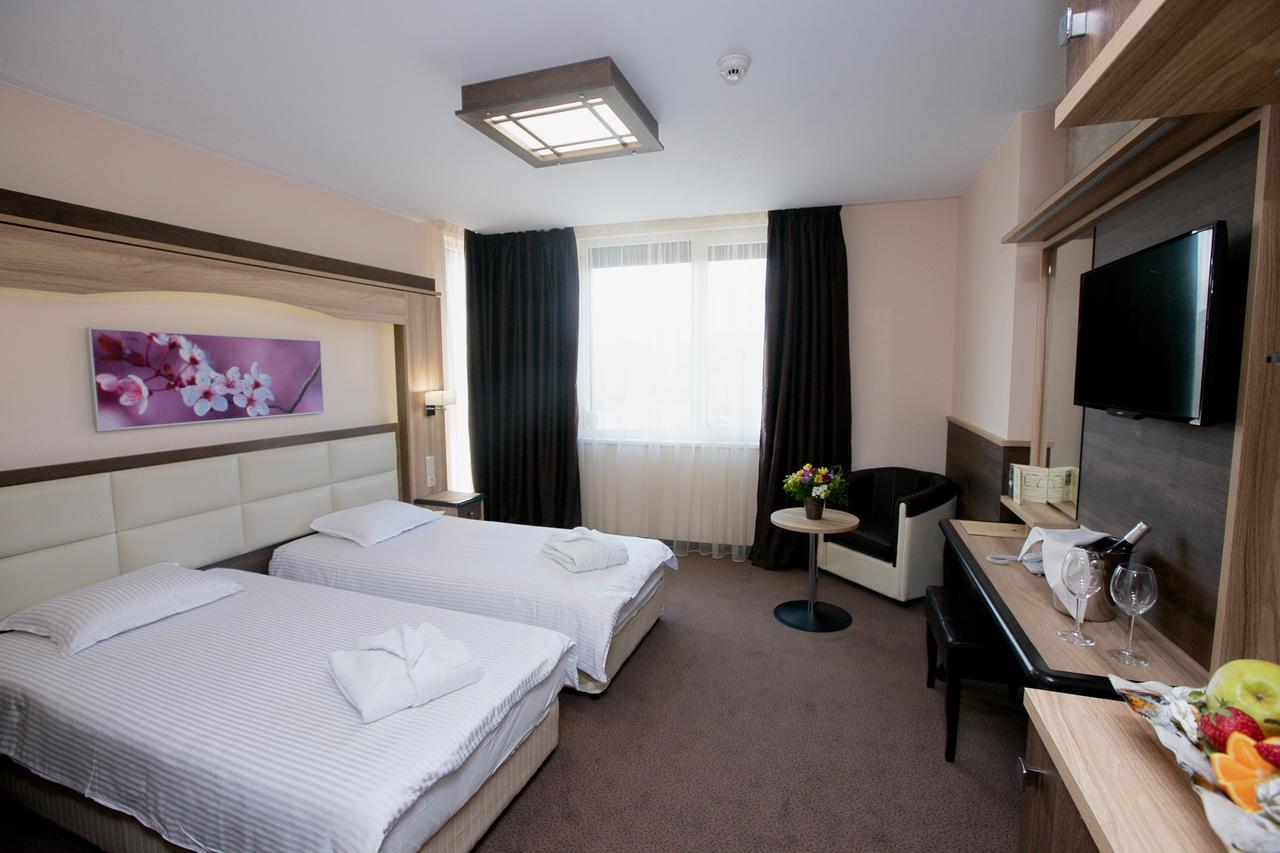 Hotel Zoo Sofia - Secured Paid Parking מראה חיצוני תמונה