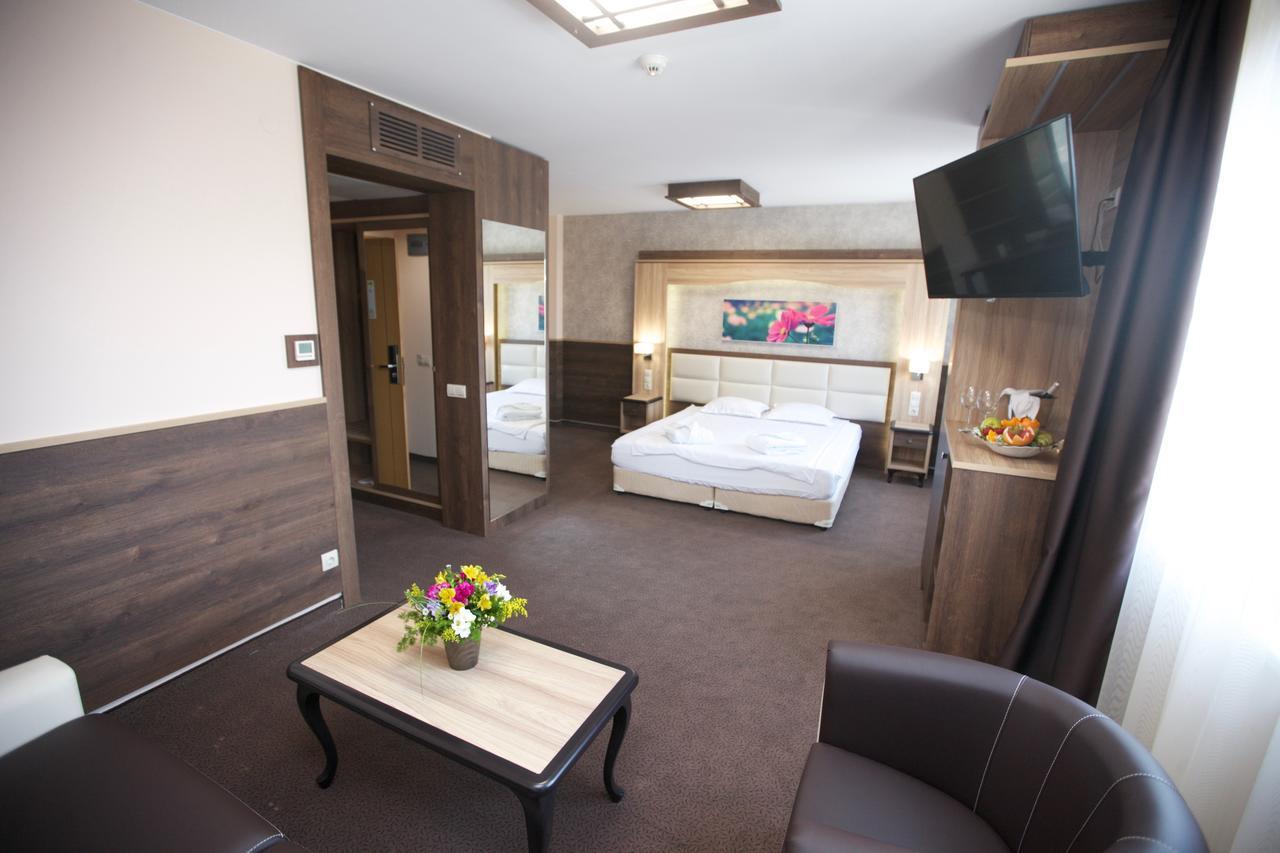 Hotel Zoo Sofia - Secured Paid Parking מראה חיצוני תמונה