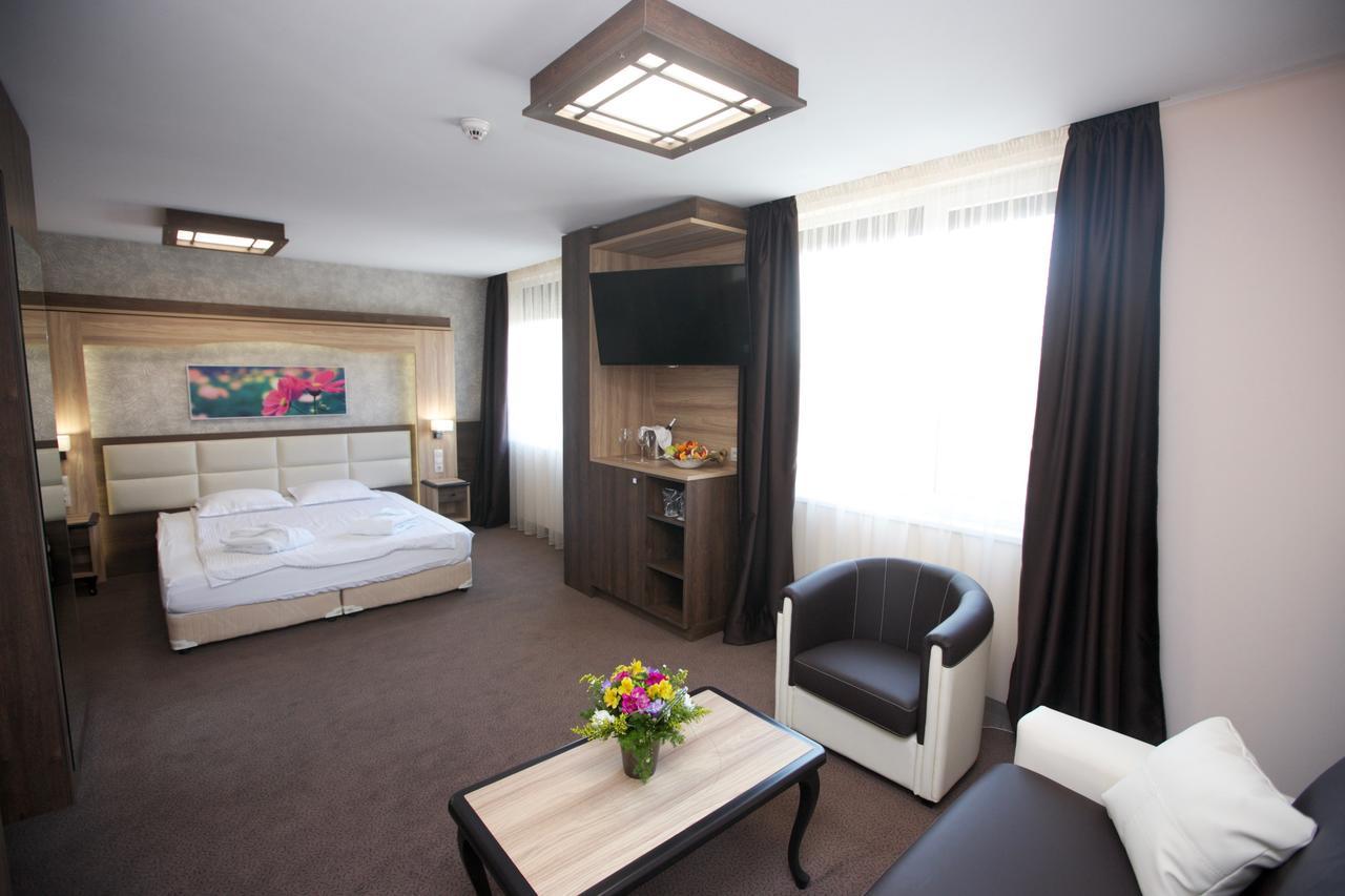 Hotel Zoo Sofia - Secured Paid Parking מראה חיצוני תמונה